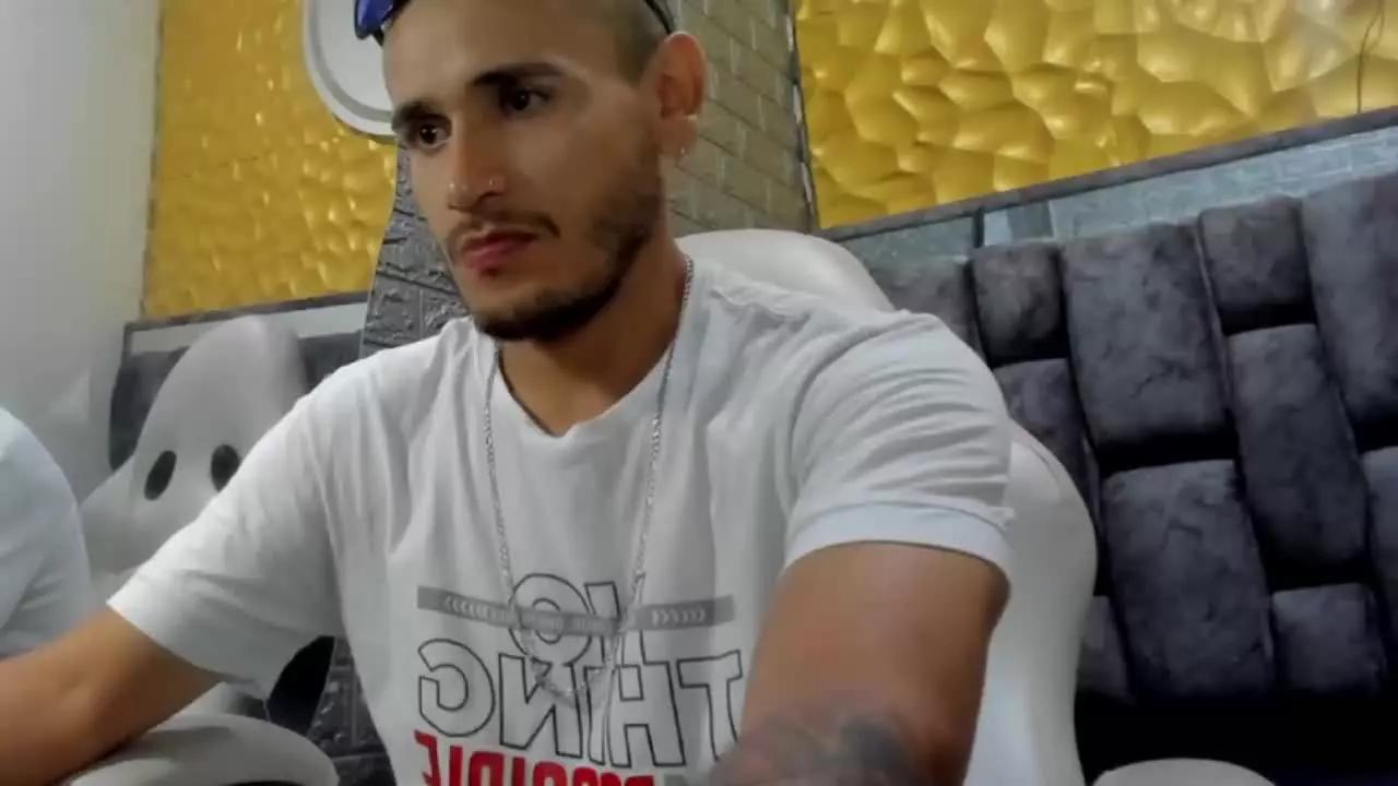 Offline Axell_Cross77 on Streamray