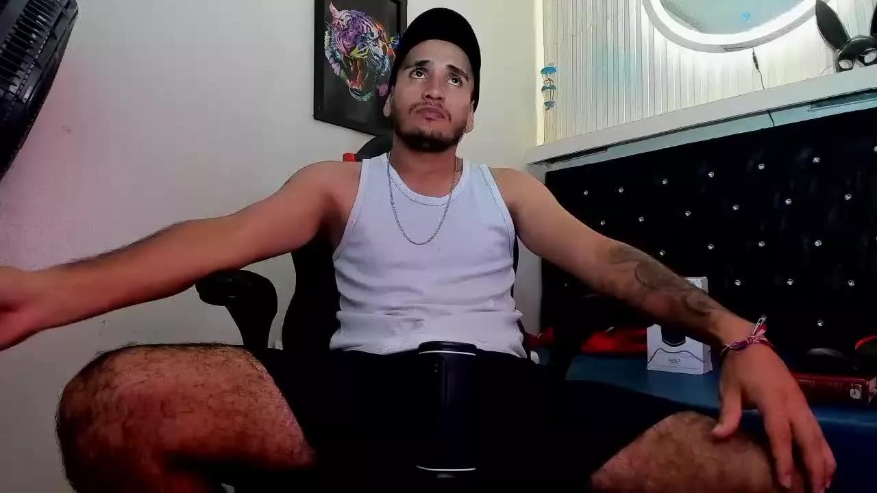 Offline Axell_Cross77 on Streamray