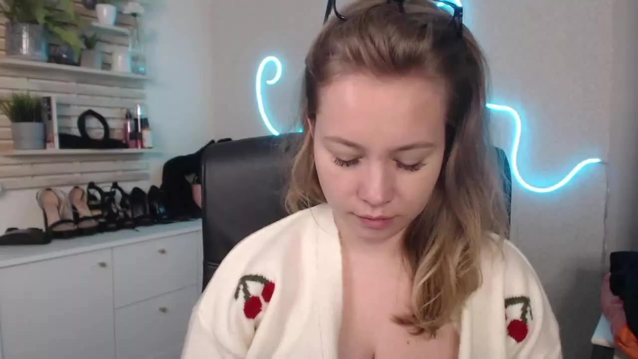 bambiHOLLY on Streamray 
