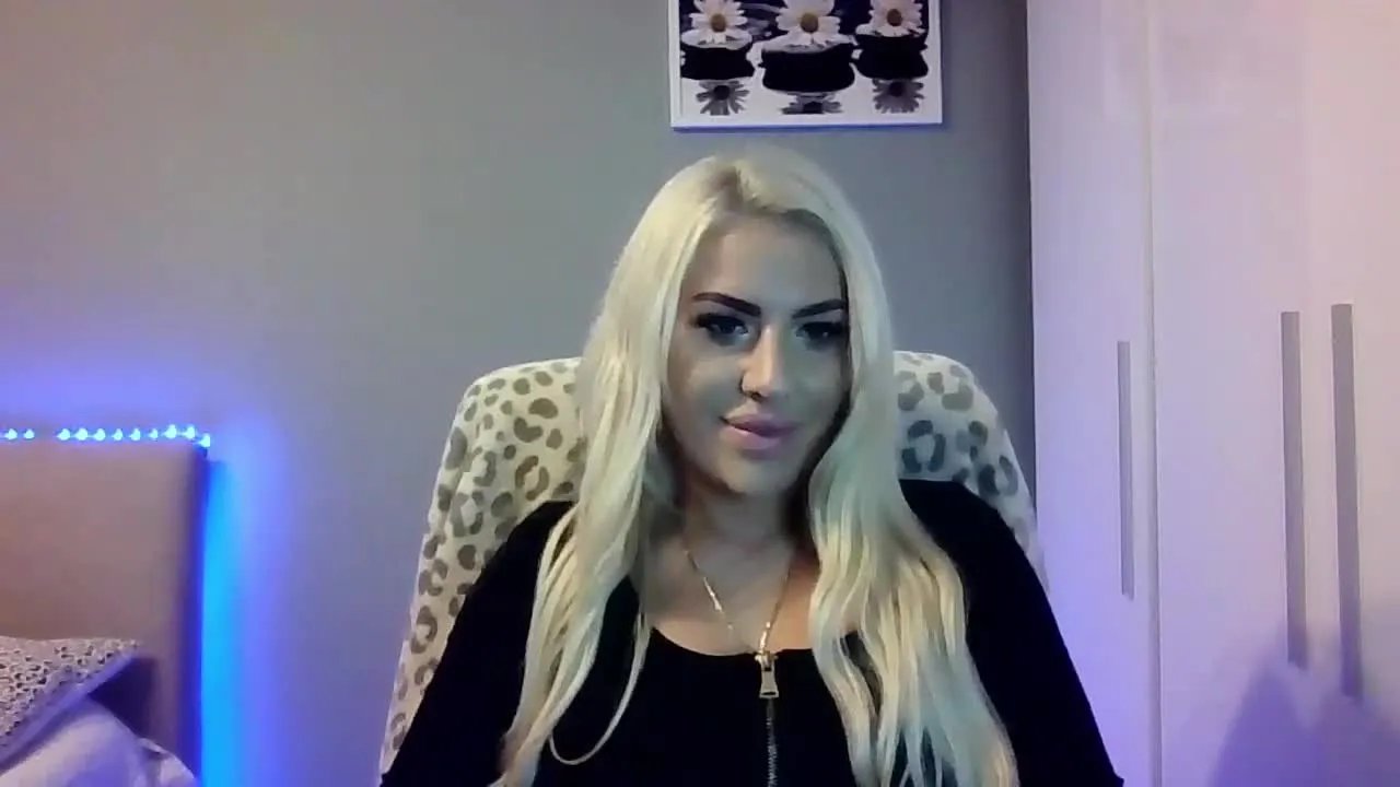 Offline BlondLeyla on Streamray