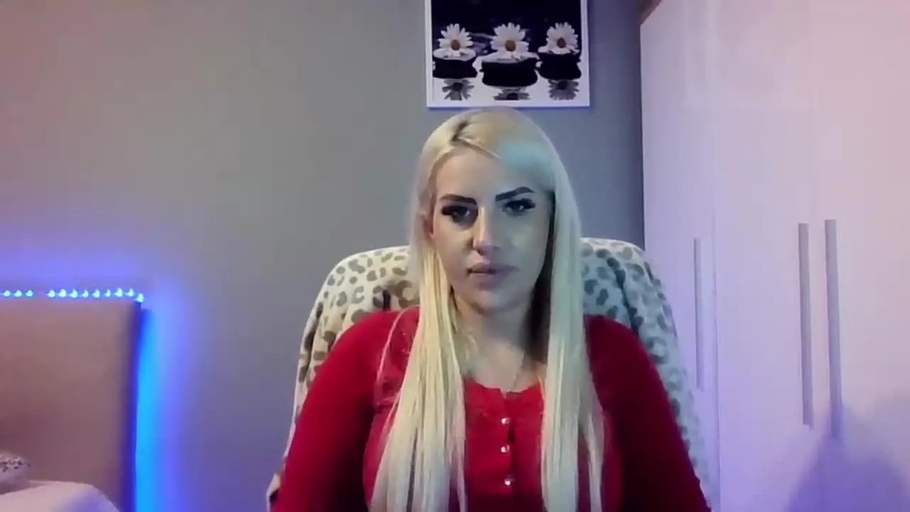 Offline BlondLeyla on Streamray