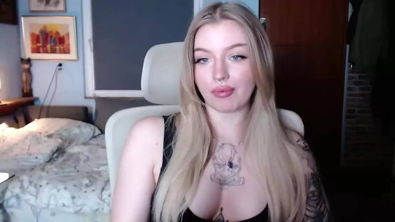 ca_milaLove on Streamray 