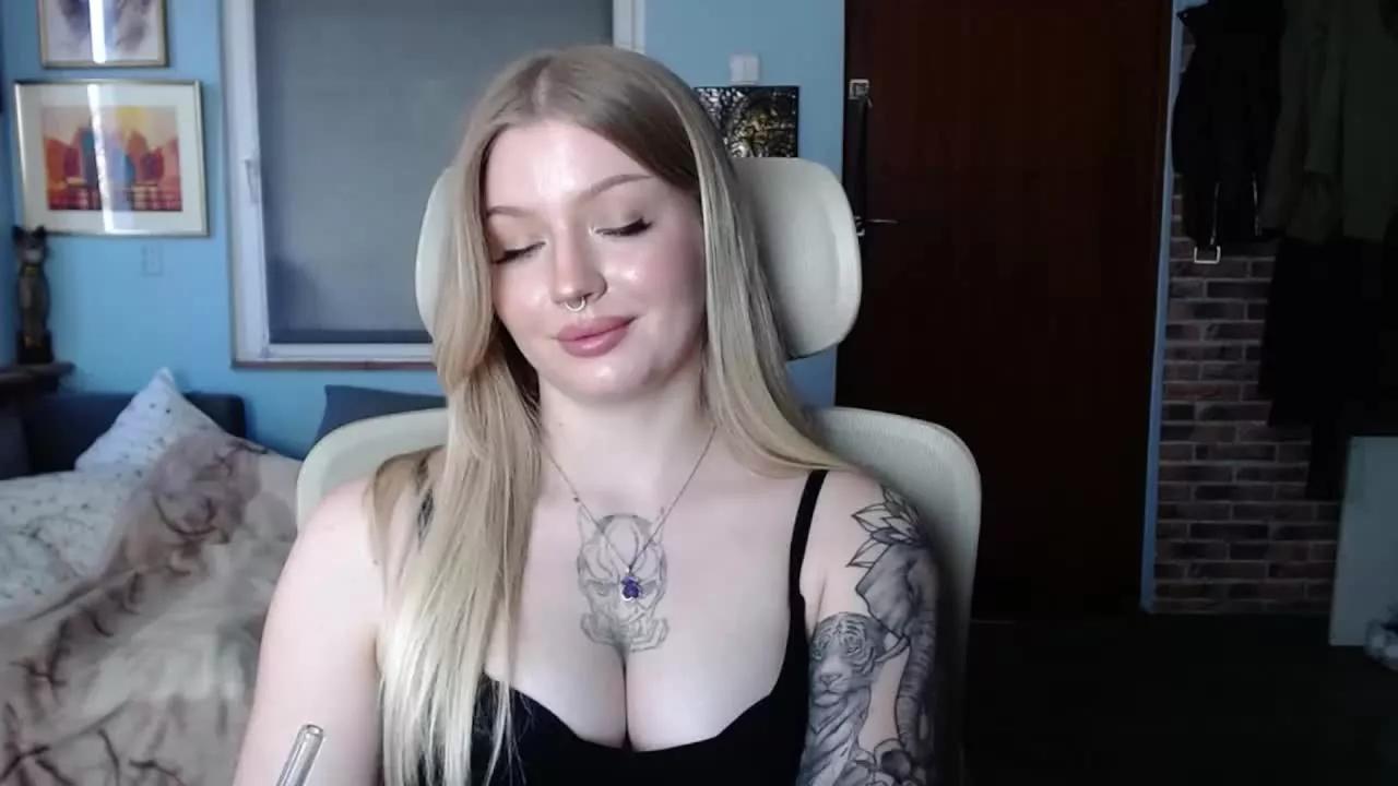 ca_milaLove on Streamray 