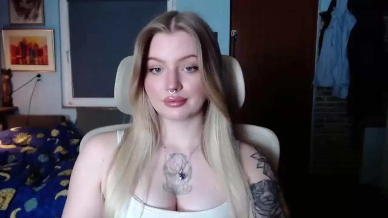 ca_milaLove on Streamray 
