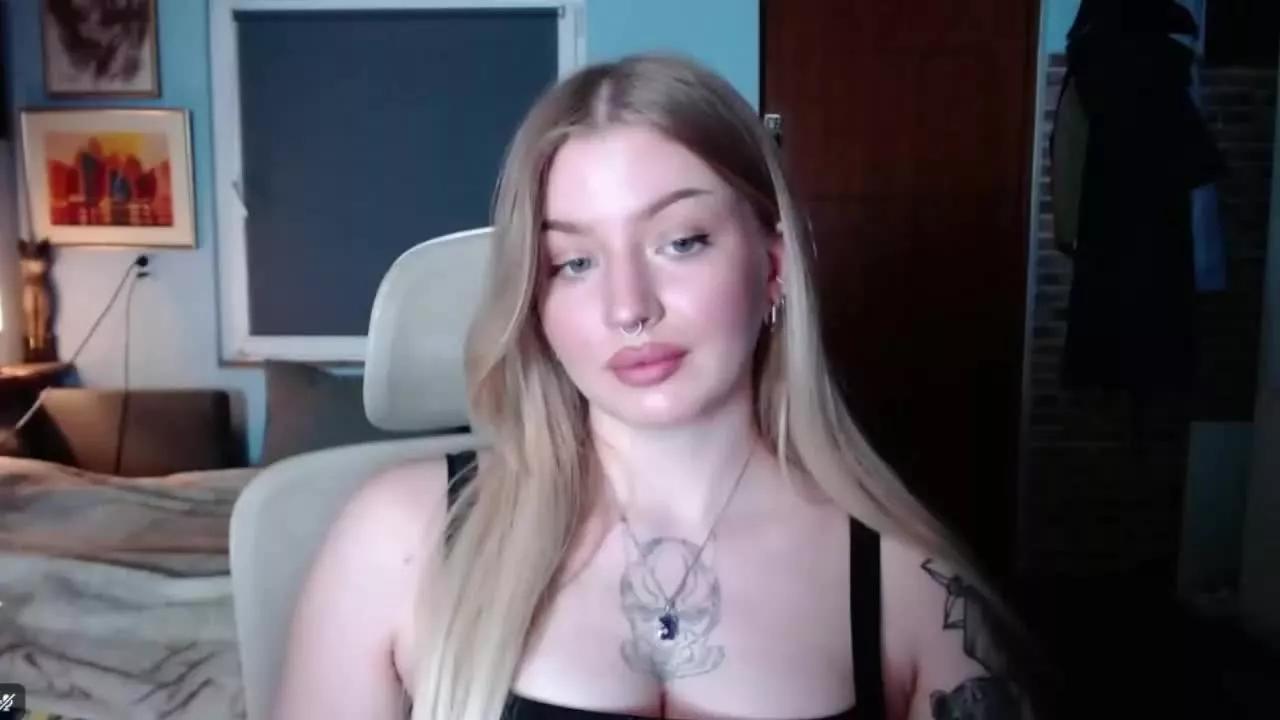 ca_milaLove on Streamray 