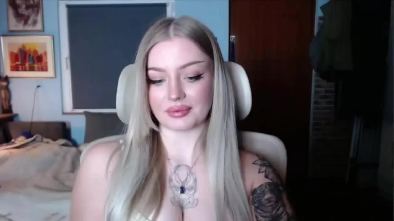 ca_milaLove on Streamray 