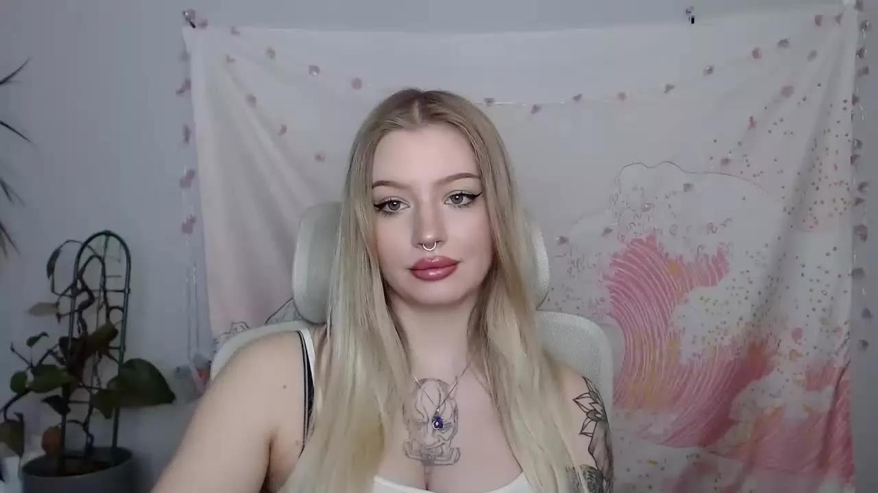ca_milaLove on Streamray 