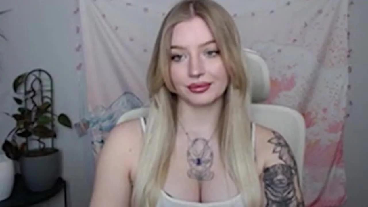 ca_milaLove on Streamray 