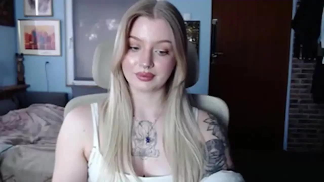 ca_milaLove on Streamray 