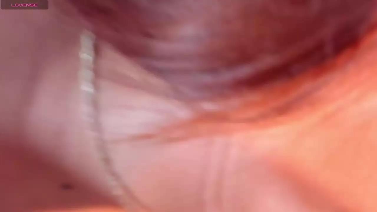 CarolineJonnes on Streamray 