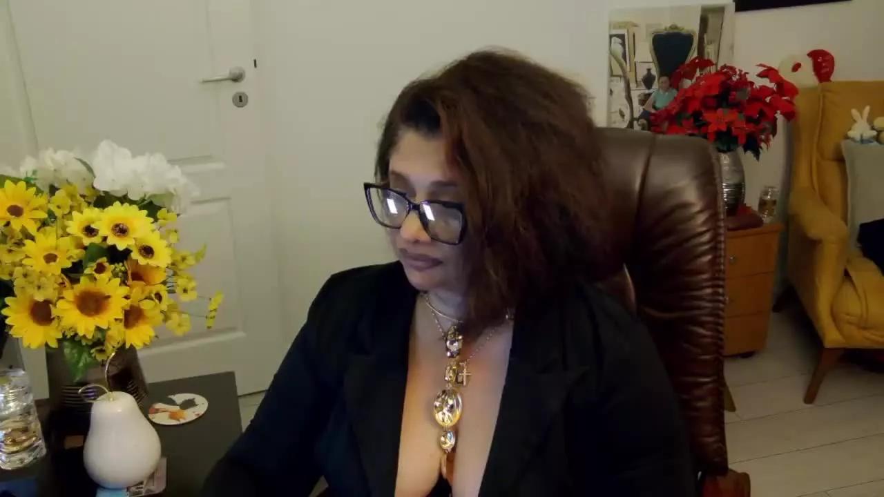 ClassybutNaughty on Streamray 