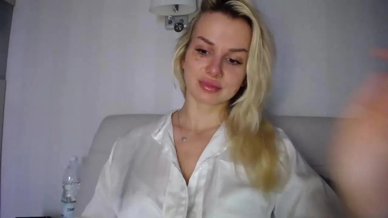 Offline CorneliaDoll on Streamray