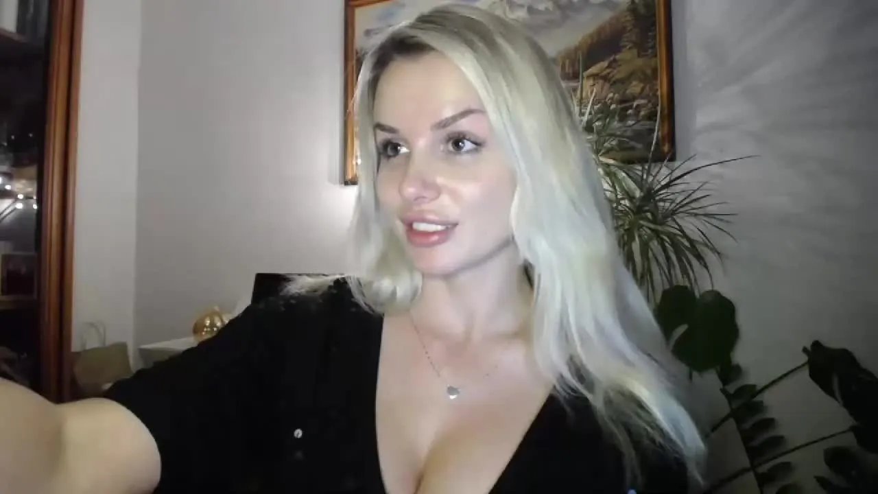 Offline CorneliaDoll on Streamray