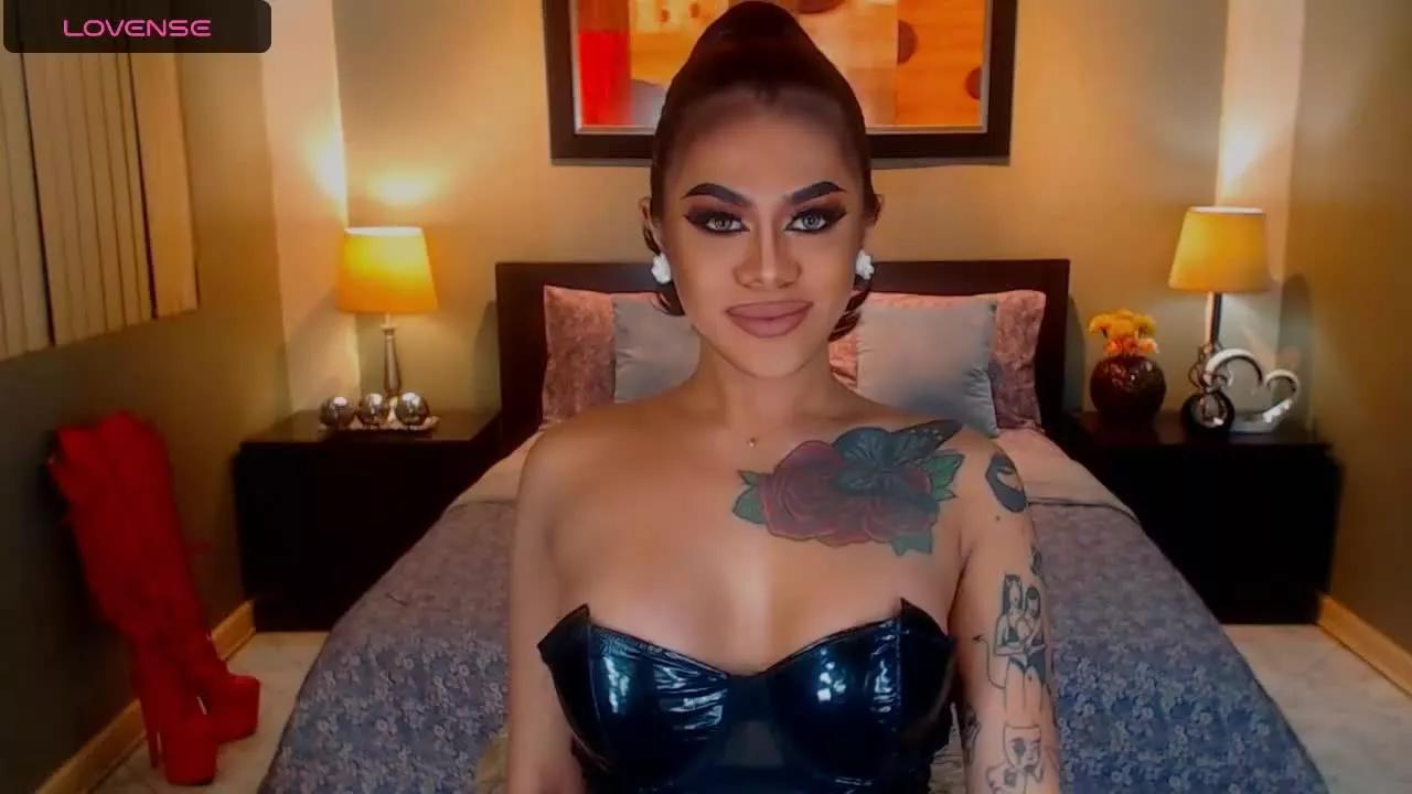 DarkBeautySophiaTS on Streamray 