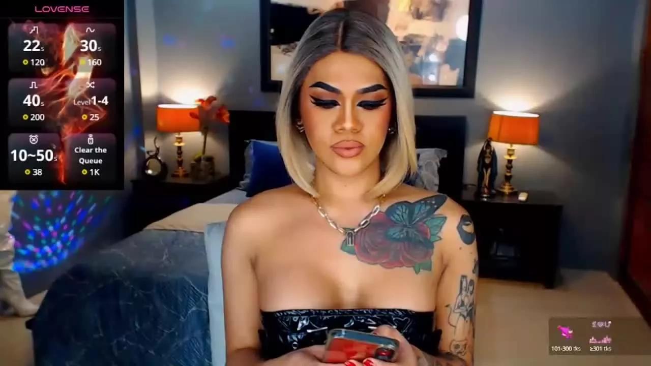 DarkBeautySophiaTS on Streamray 