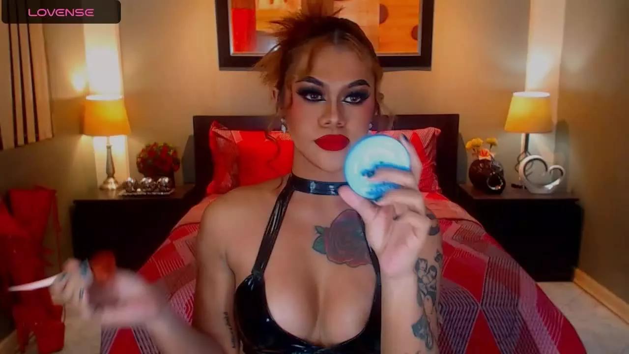 DarkBeautySophiaTS on Streamray 
