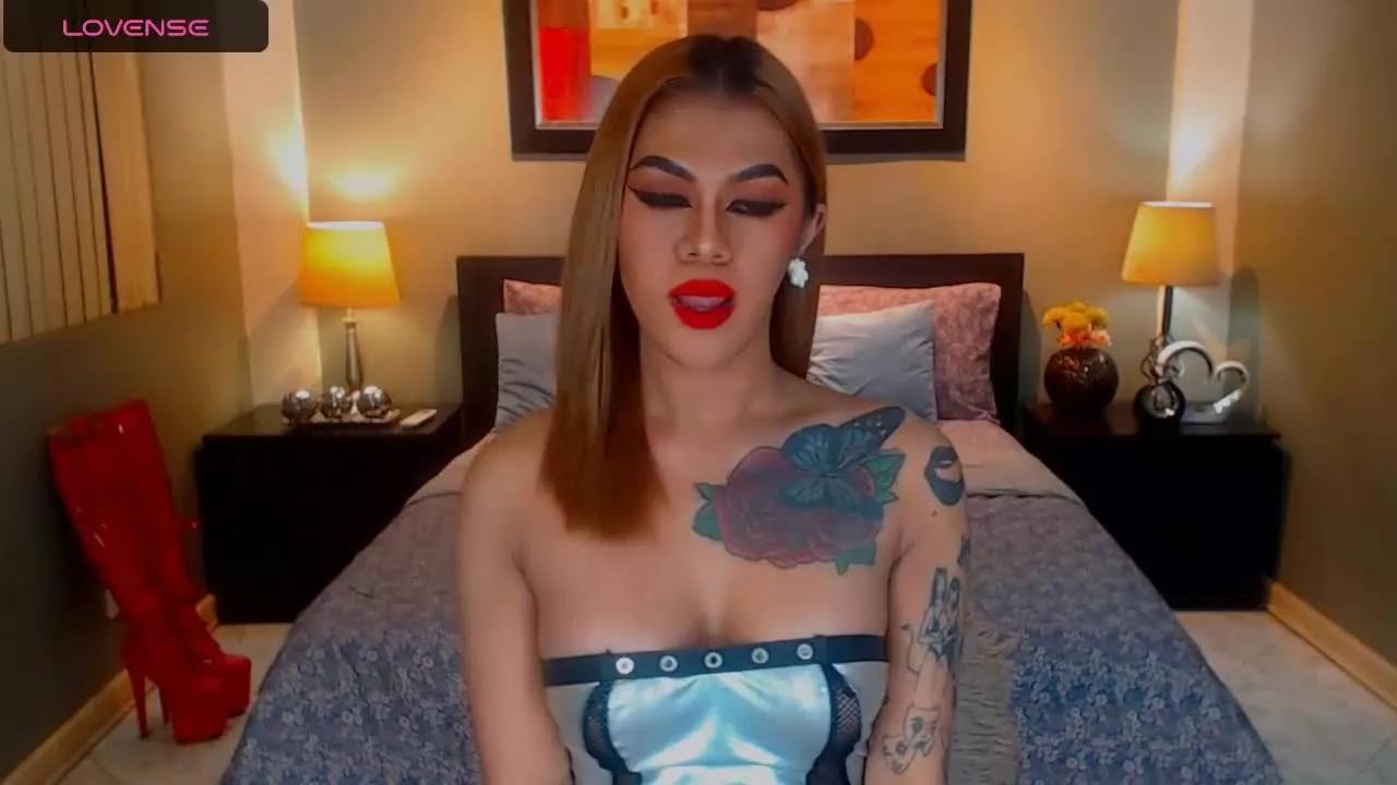 DarkBeautySophiaTS on Streamray 
