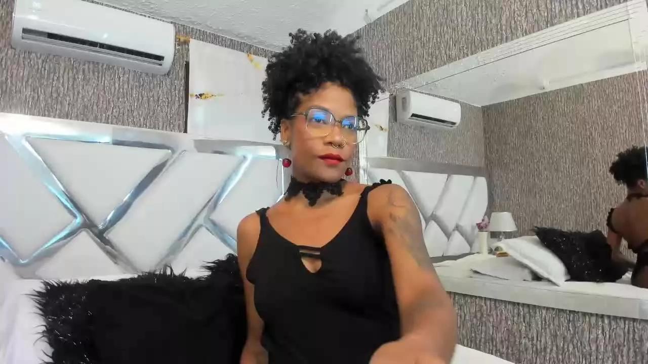 EimyRoa on Streamray 