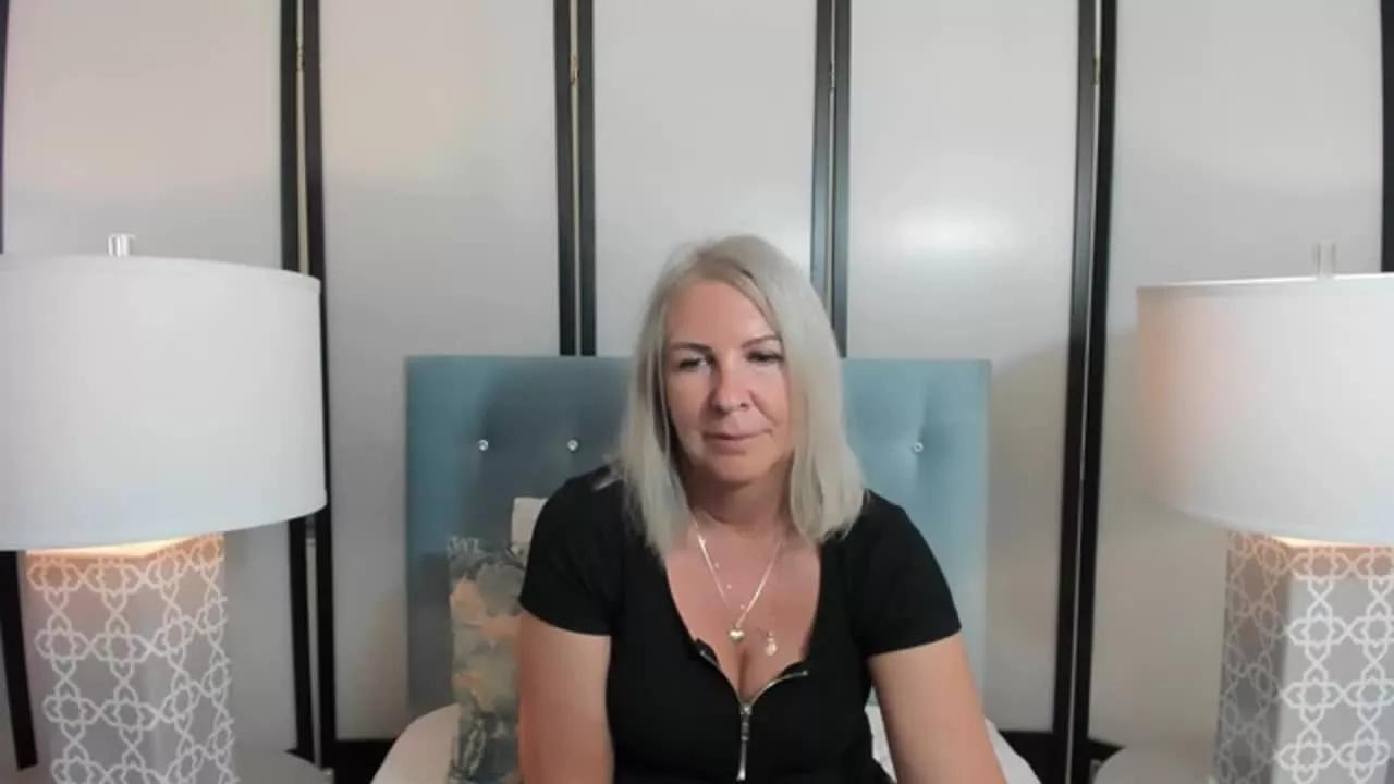 EricaWOMAN on Streamray 
