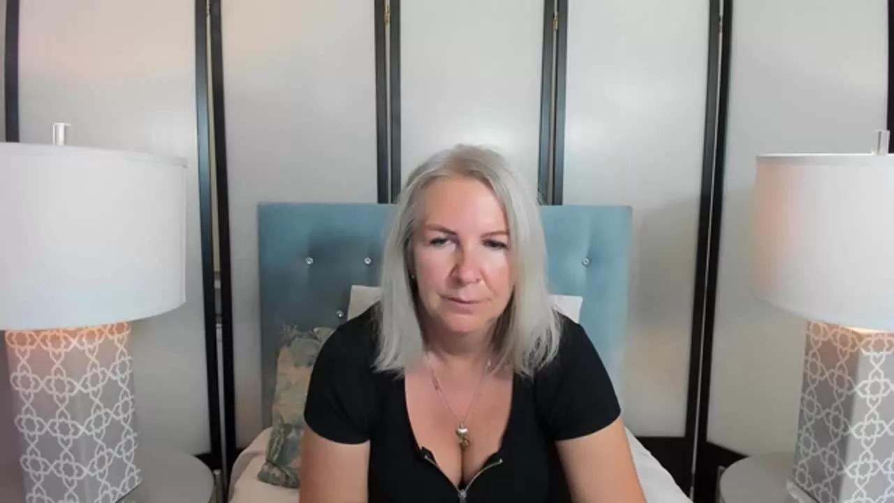 EricaWOMAN on Streamray 