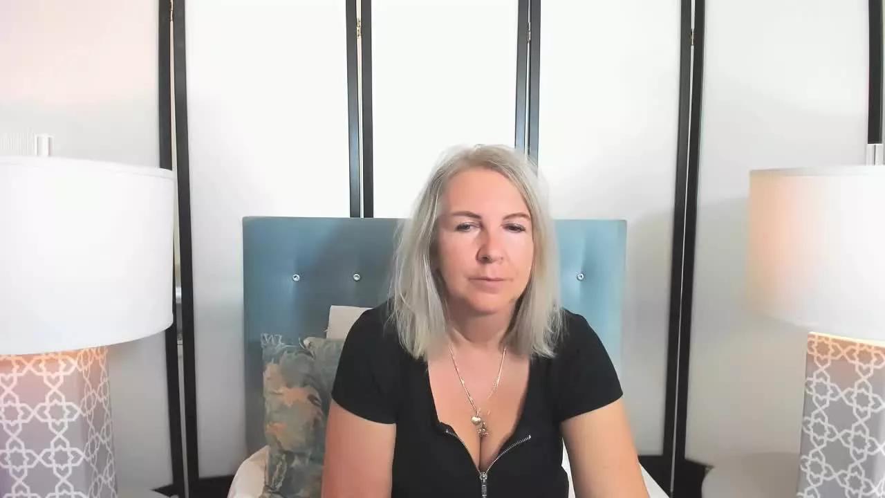 EricaWOMAN on Streamray 