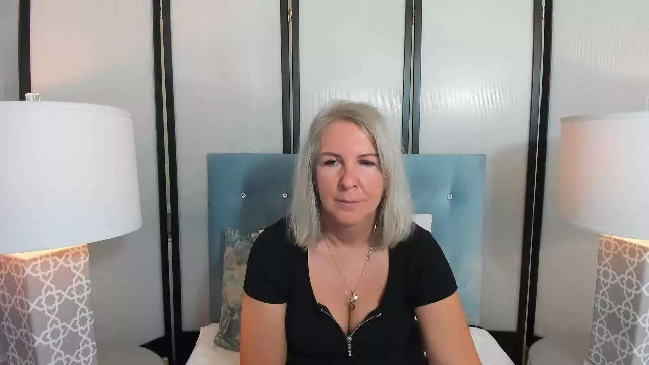 EricaWOMAN on Streamray 