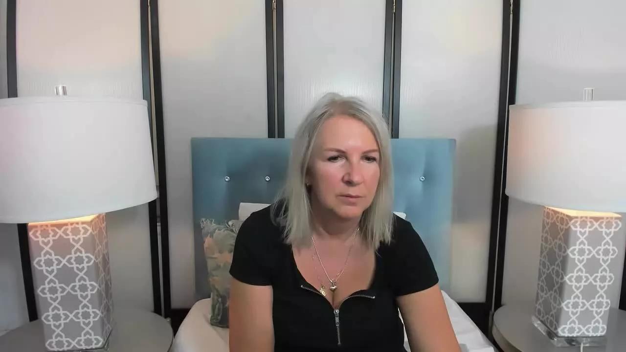 EricaWOMAN on Streamray 