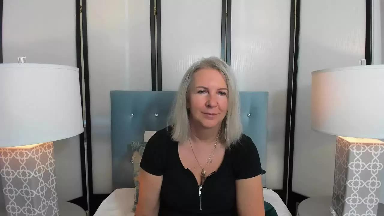 EricaWOMAN on Streamray 