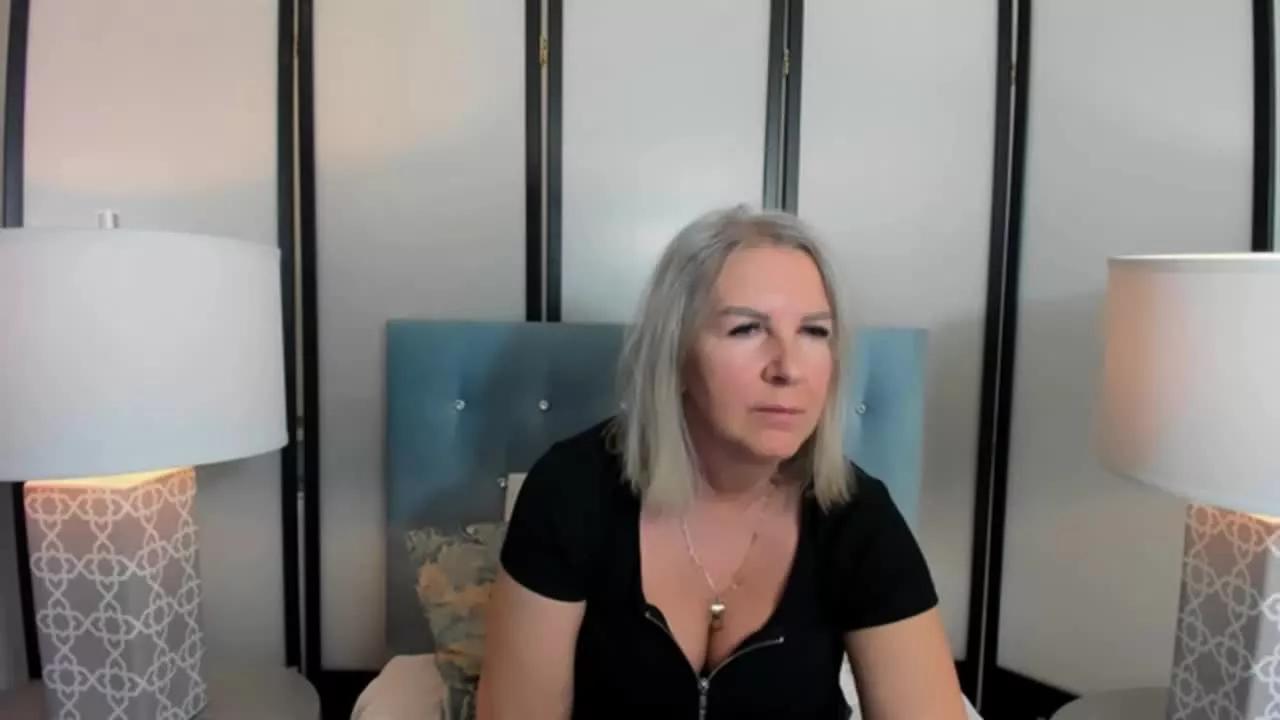 EricaWOMAN on Streamray 