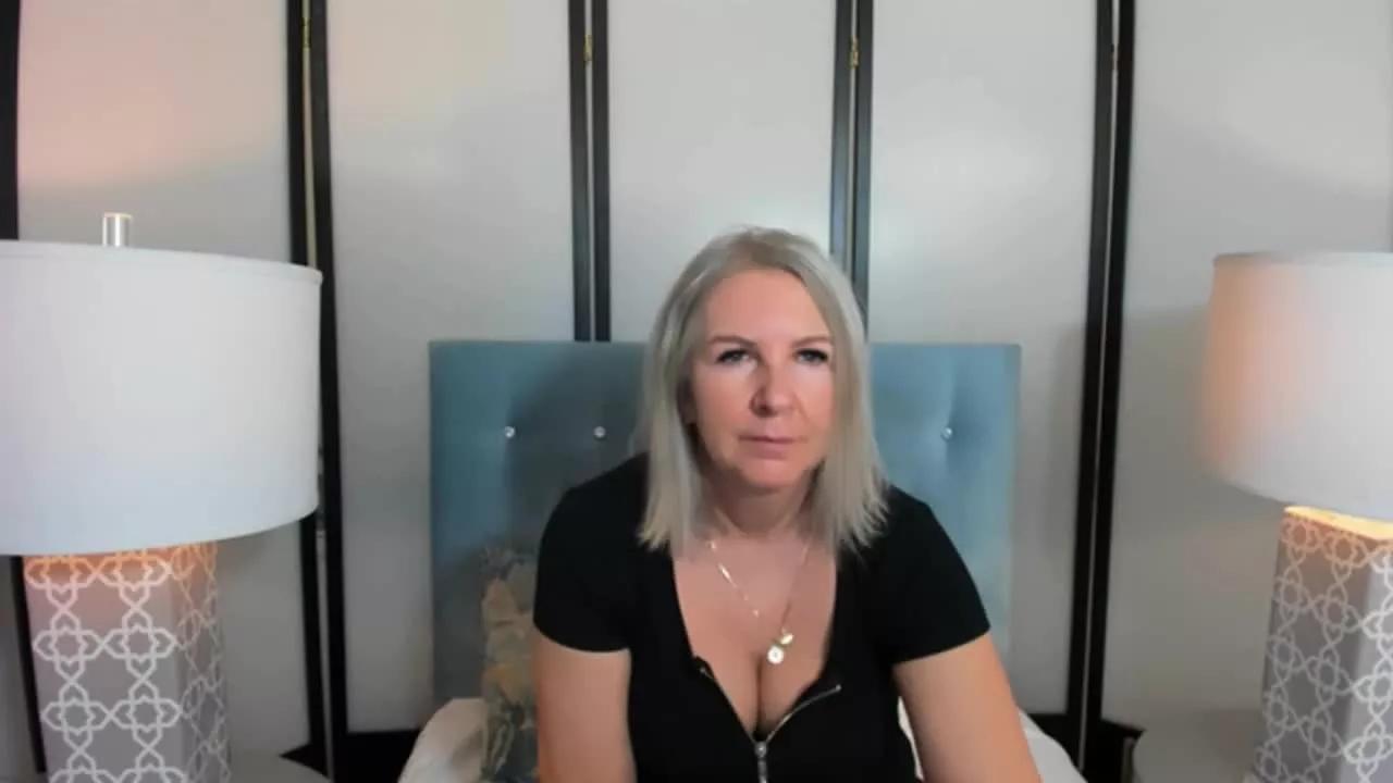 EricaWOMAN on Streamray 