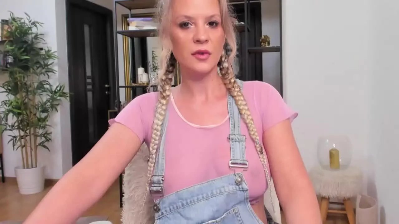 Offline GoddessEly on Streamray