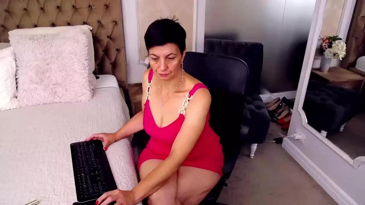JuliaWinslet on Streamray 