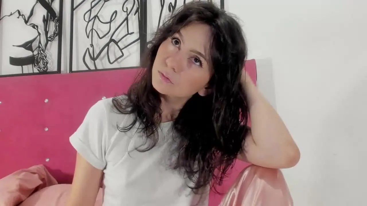 Offline KariCarter on Streamray