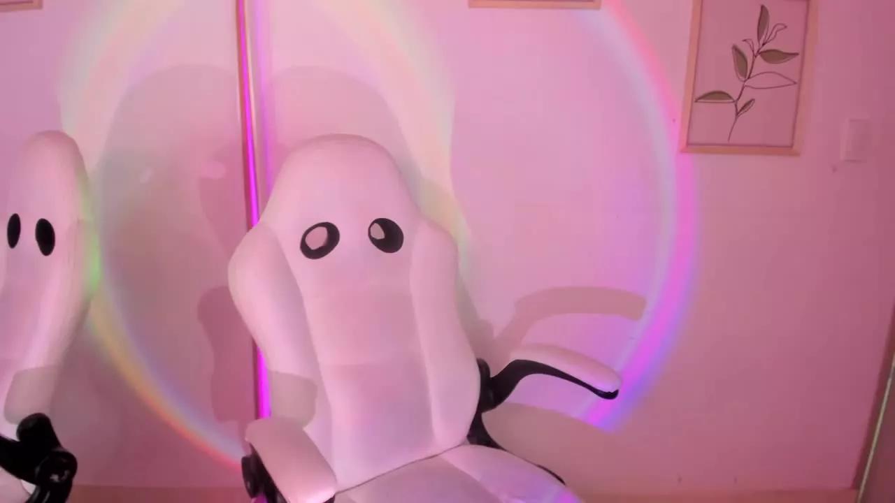 KariHowell on Streamray 