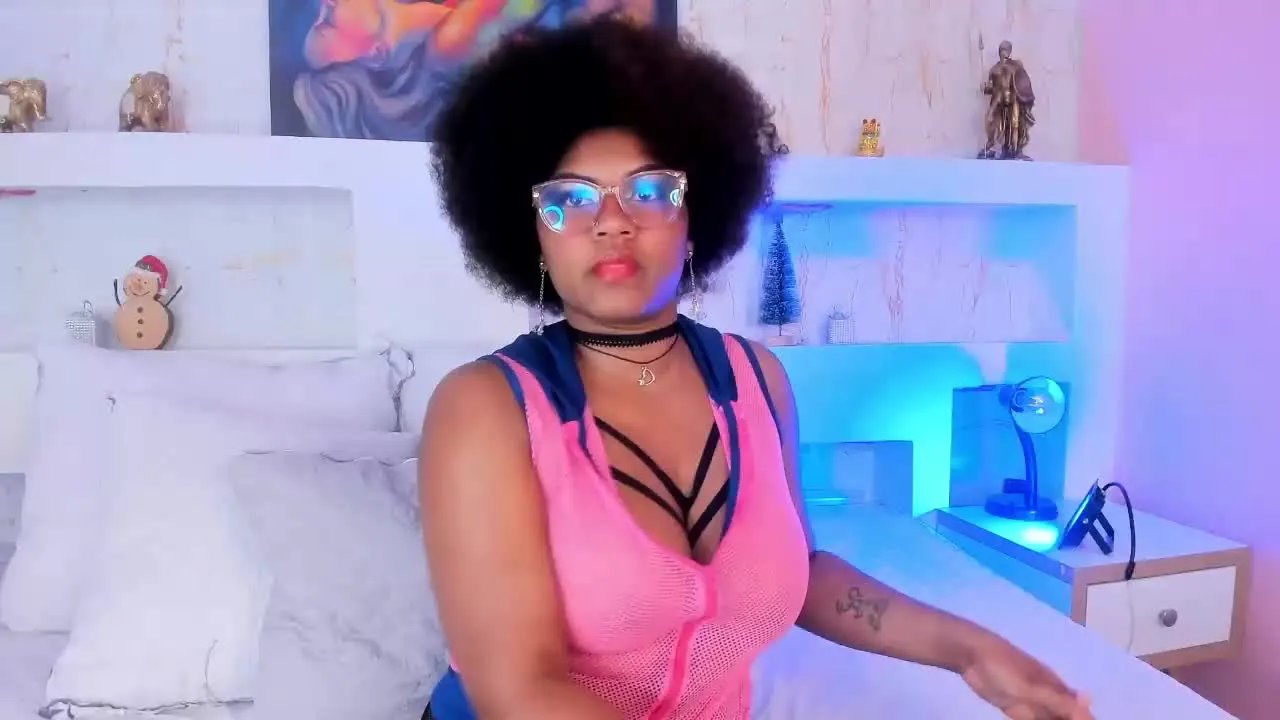 Offline LaraJonnes on Streamray