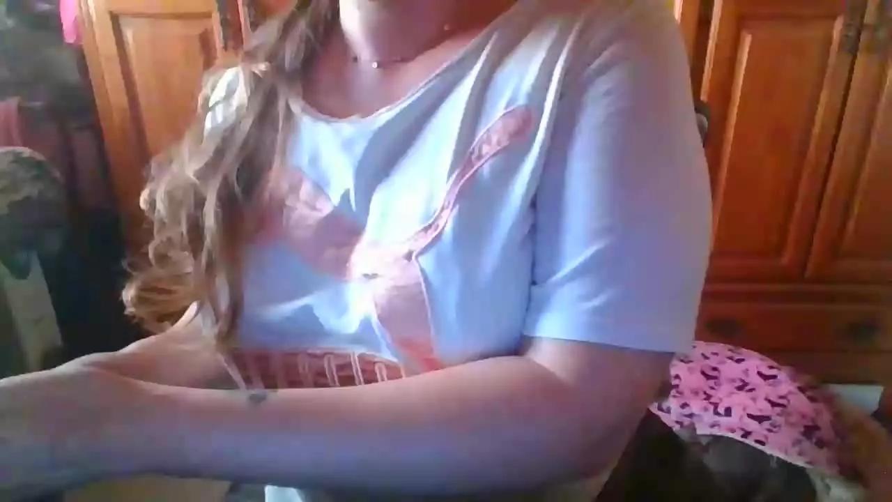 littlesara21 on Streamray 