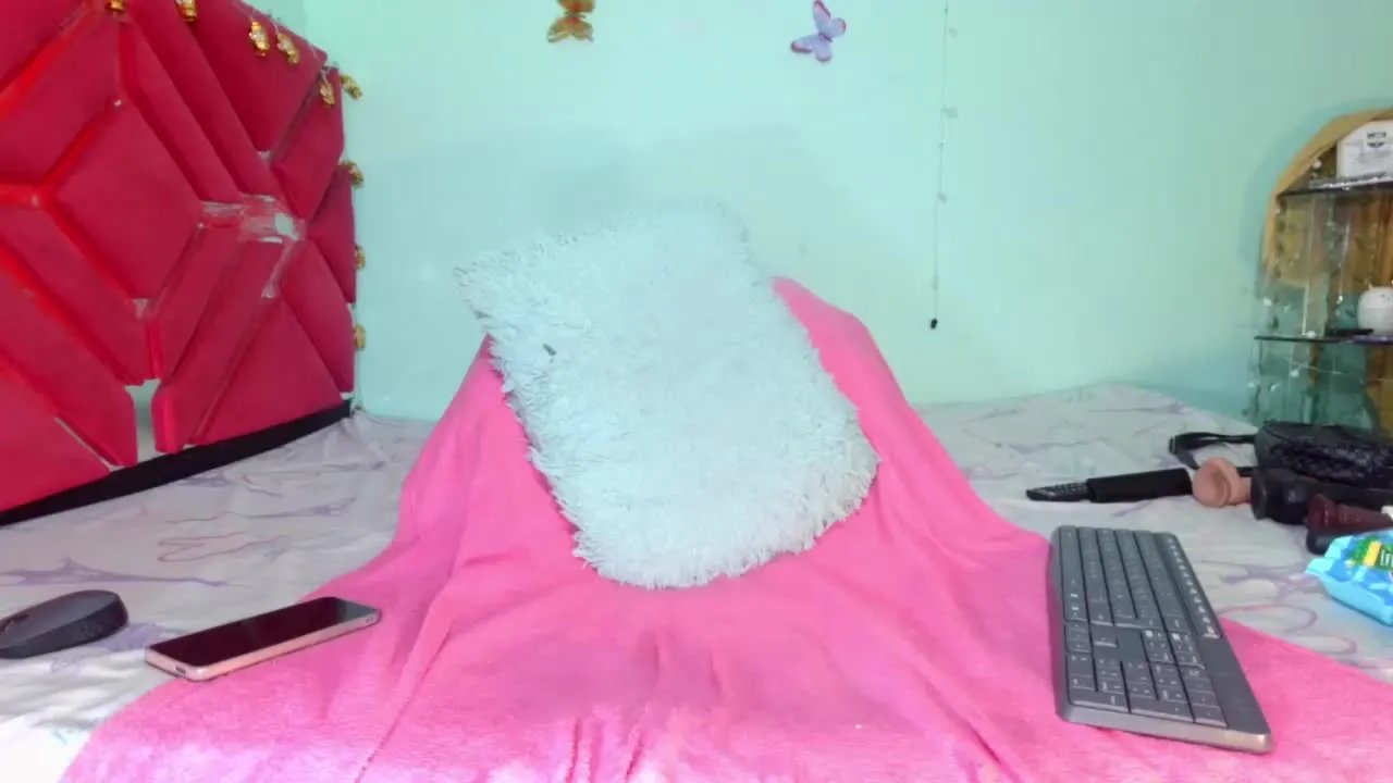 Offline LoaisisAdams on Streamray