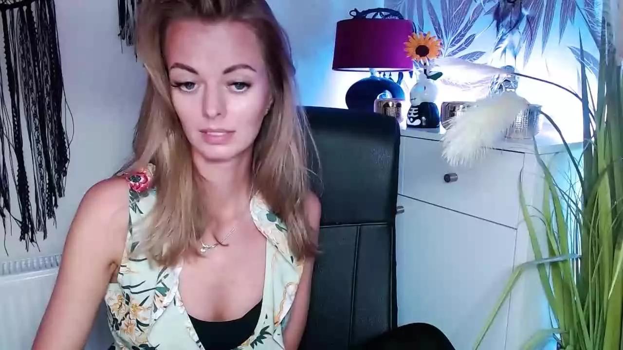 lovelyVALERIE on Streamray 