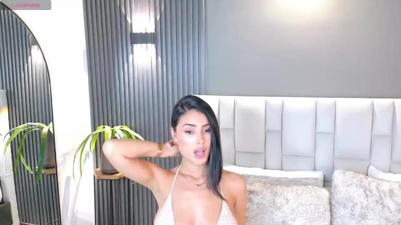 LuciaCollins on Streamray 