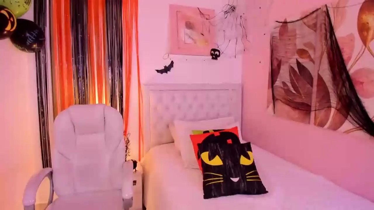 Offline Luciana_Giraldo on Streamray