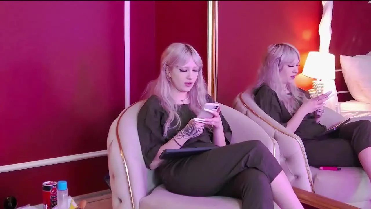 Offline LunaGoth on Streamray