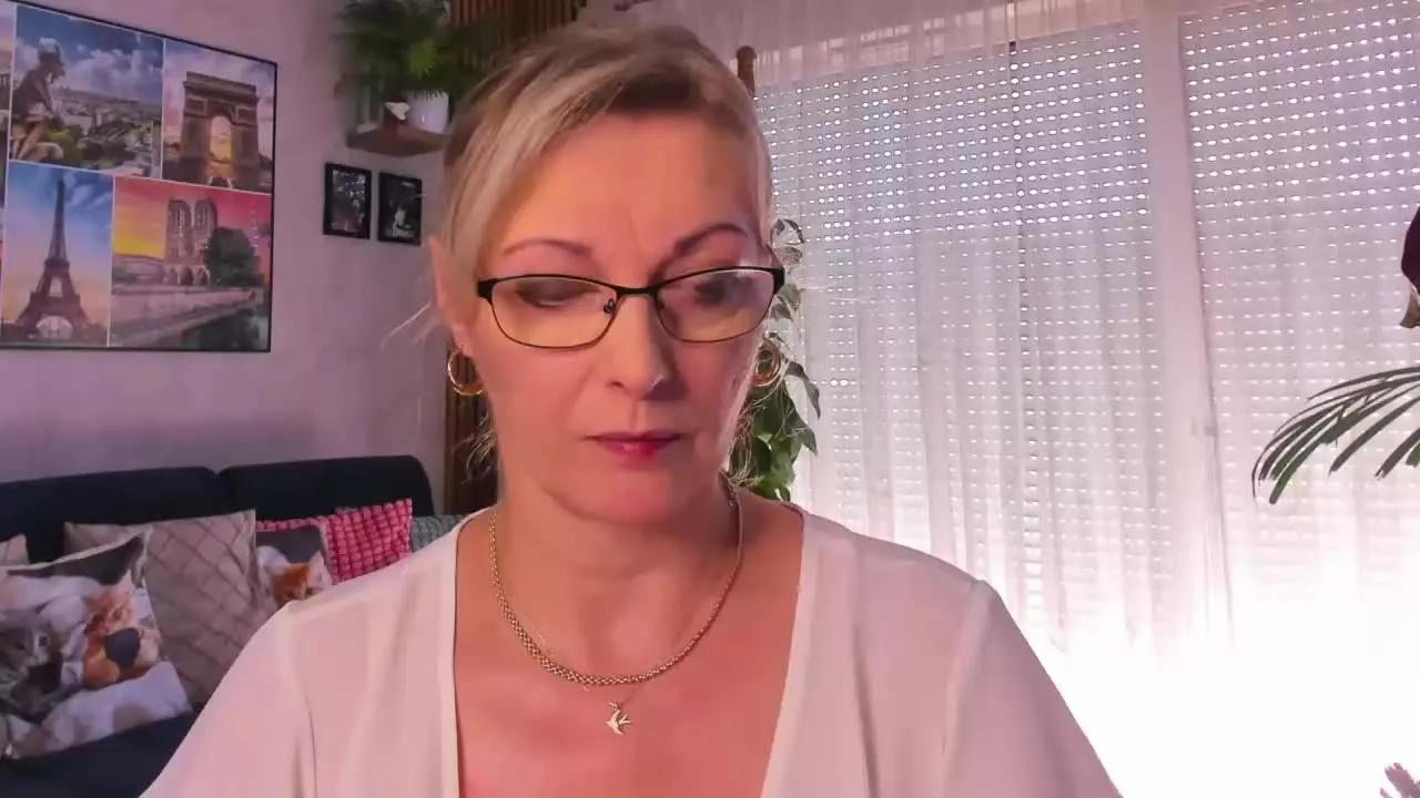 LUXvanessa on Streamray 