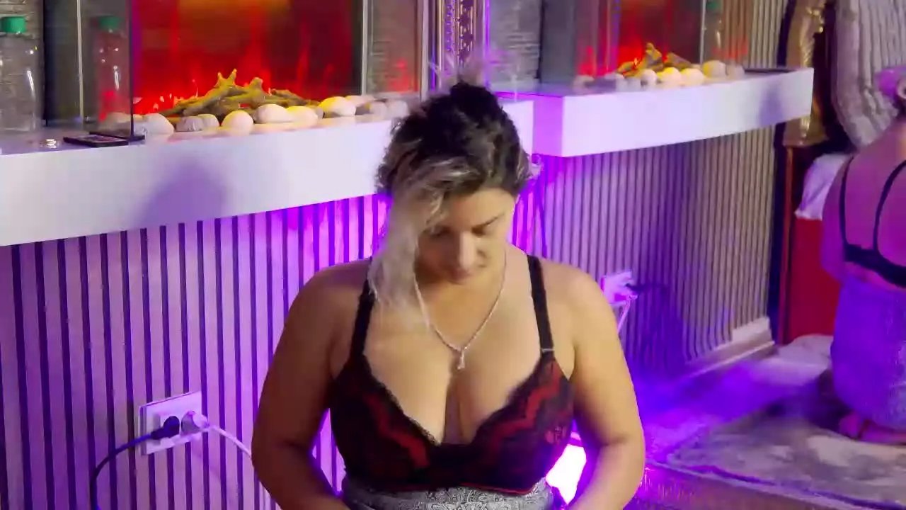 Offline MadisonCharm on Streamray