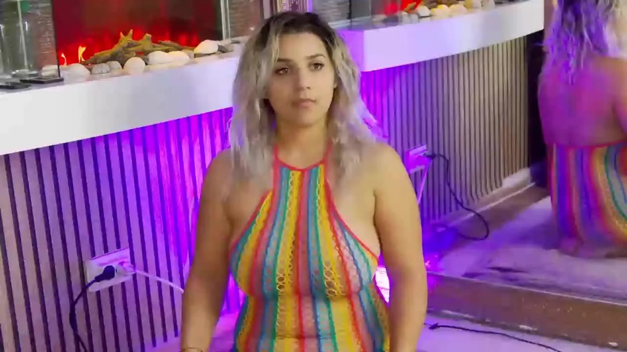 Offline MadisonCharm on Streamray