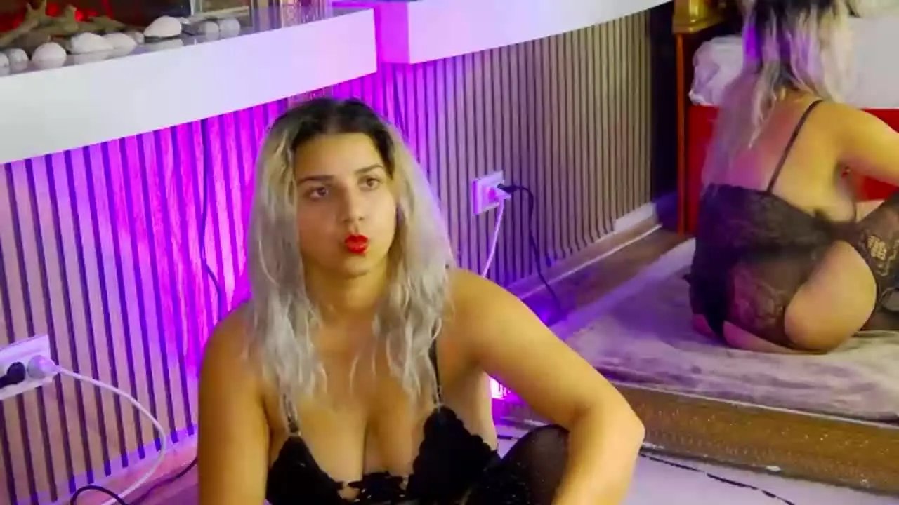 Offline MadisonCharm on Streamray