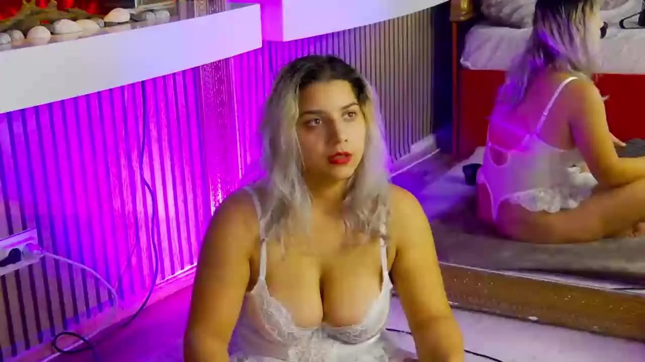 Offline MadisonCharm on Streamray