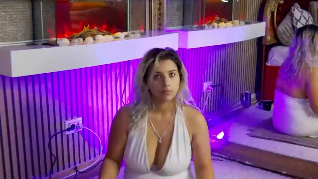 Offline MadisonCharm on Streamray