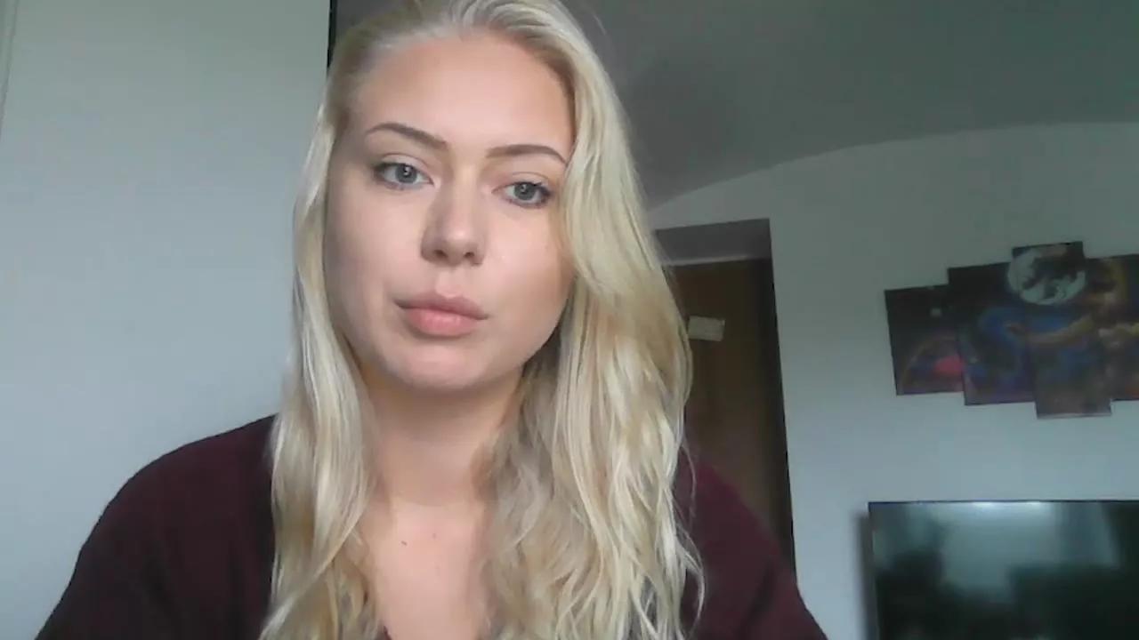 margotCherry on Streamray 