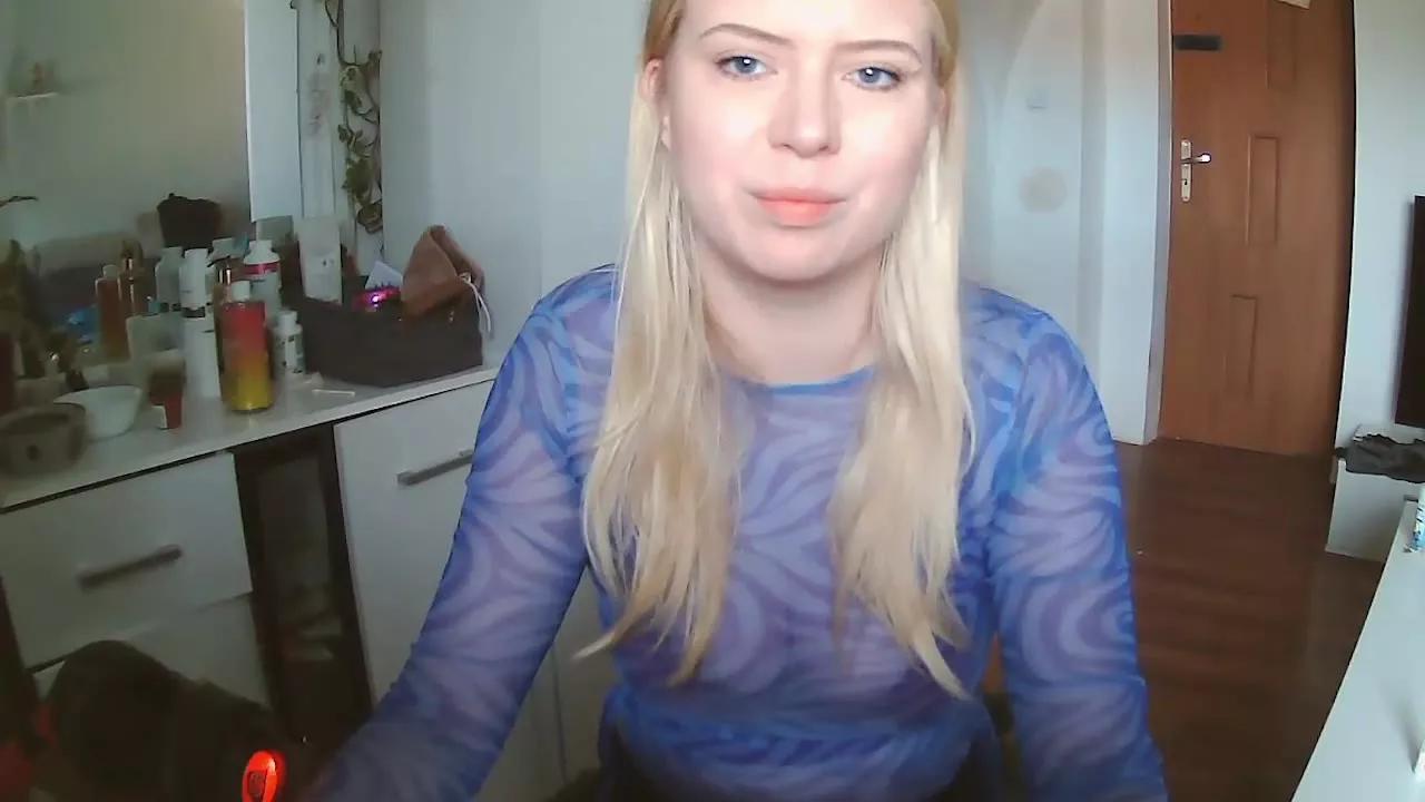 margotCherry on Streamray 