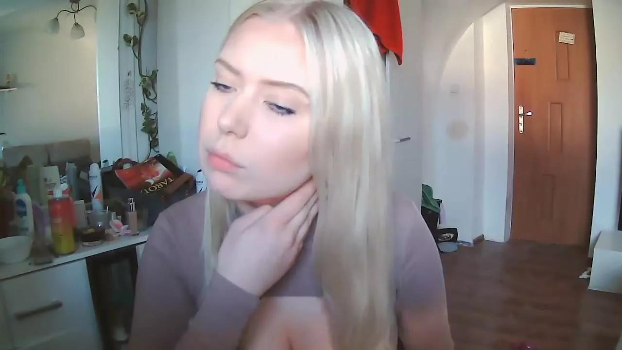 margotCherry on Streamray 